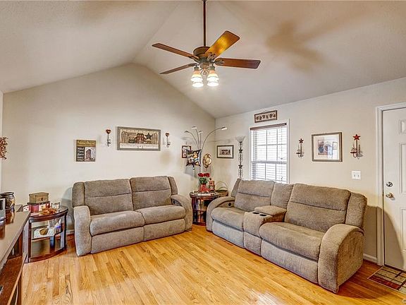 3rd image of 678 Hidden Farm Dr