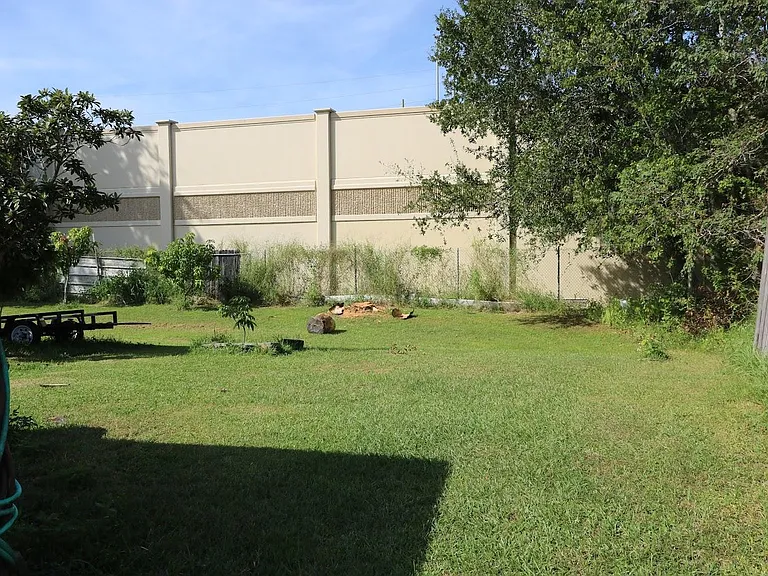 408 Riverwoods Cir — Photo 4