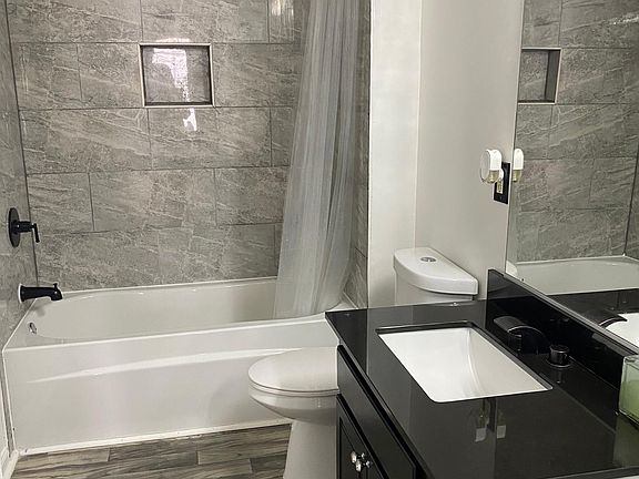 Master bathroom, Bathroom #1