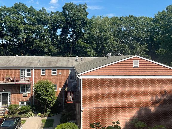 4th image of 119 Carpenter Ave APT B5