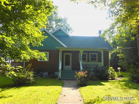 Lg yard 1910 charming bungalow