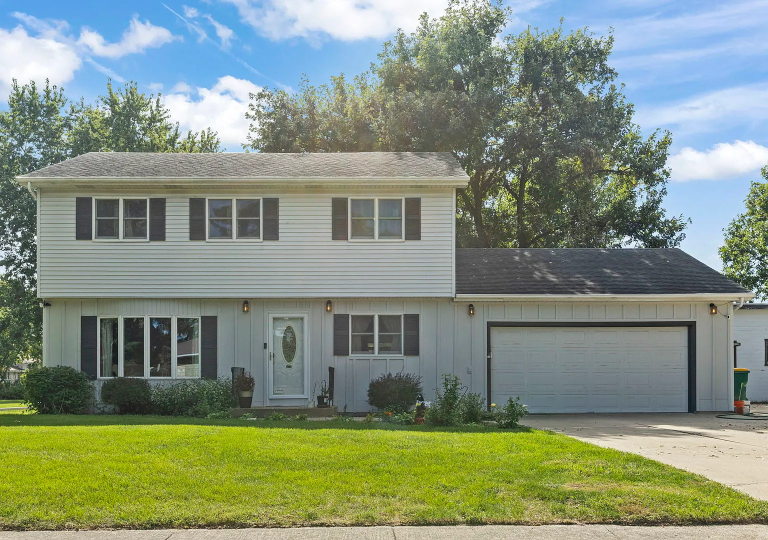 5 bed, 2482 sqft, $3,500 — Photo 1
