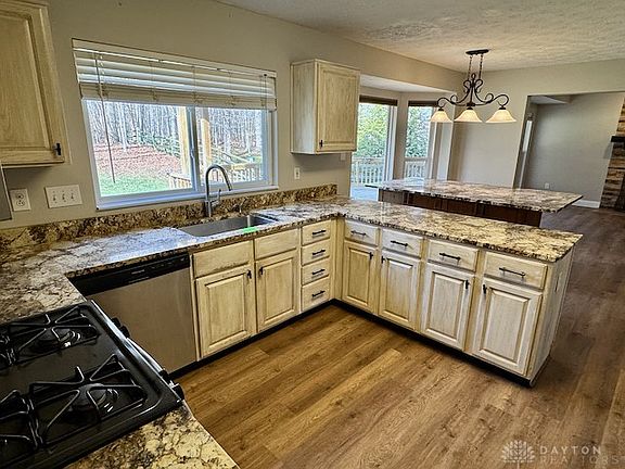 3rd image of 398 Wyndham Dr