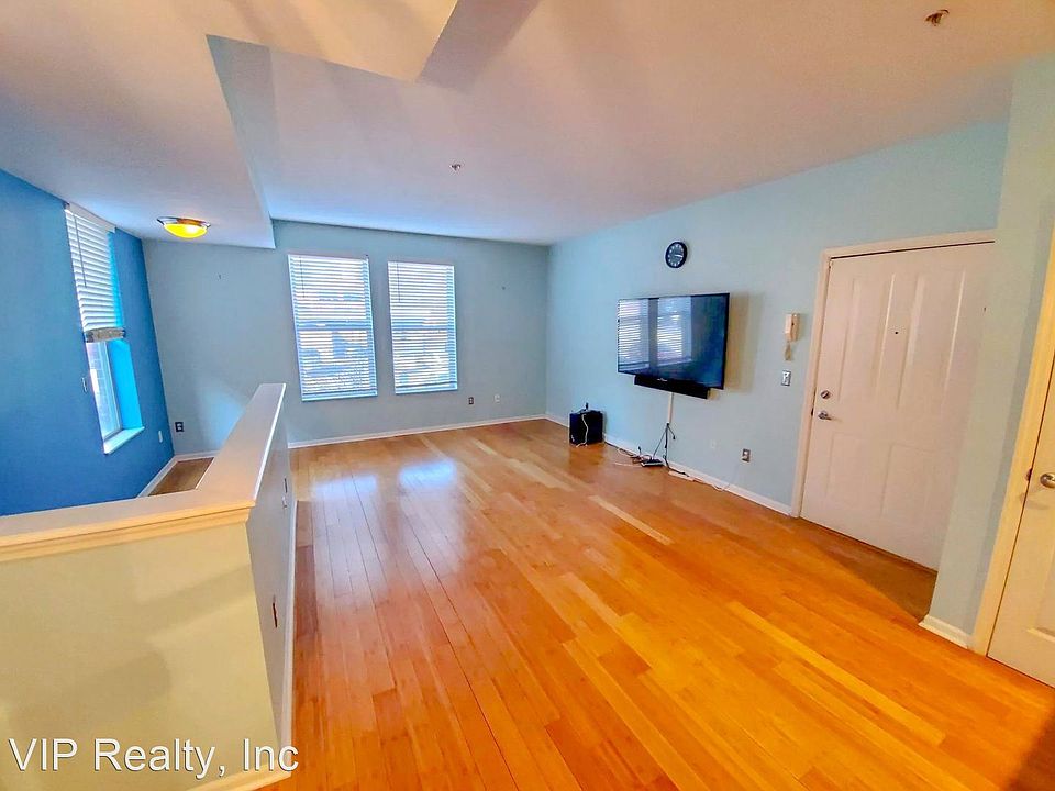 1st image of 115 E Noble St APT 1
