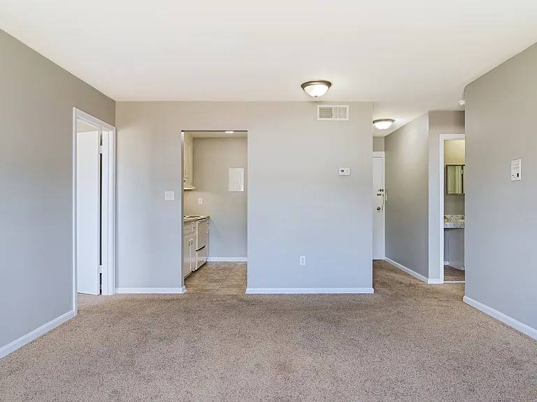 612 Madison St #12 — Photo 3