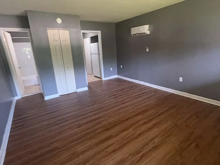 Holston Apartments — Photo 28