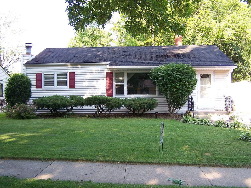 Front of the house with easy to maintain vinyl siding.