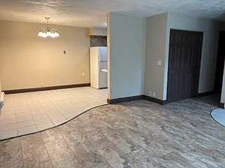 3420 W Richwoods Blvd — Photo 9