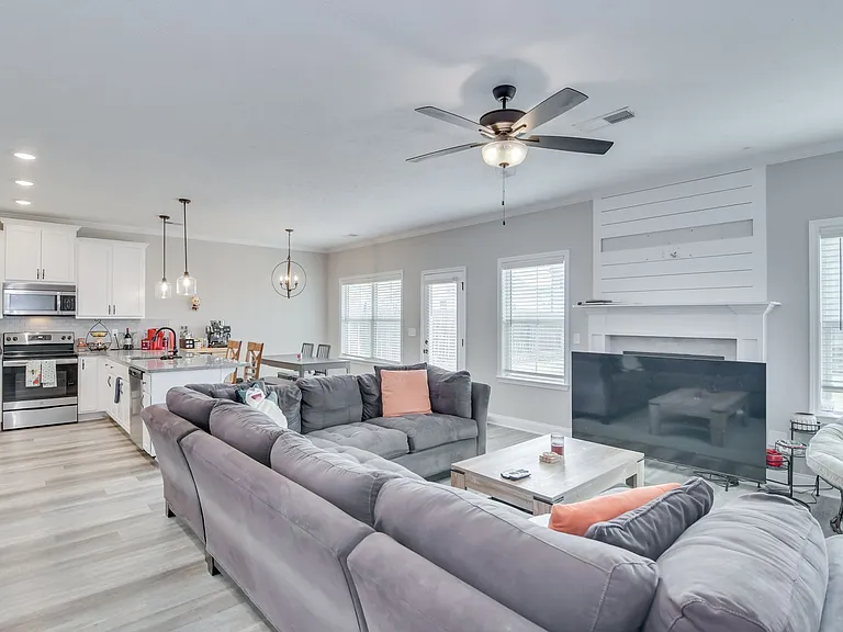 716 Navan Ln — Photo 11