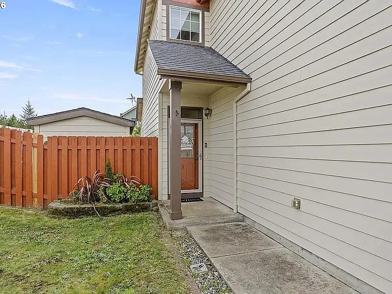 891 Kentucky Ave — Photo 5
