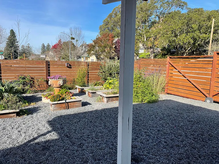 Ronne Dr — Photo 3