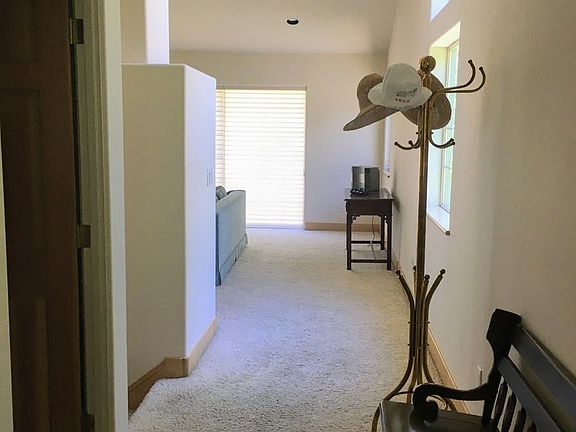 2nd image of 314 Ski Way
