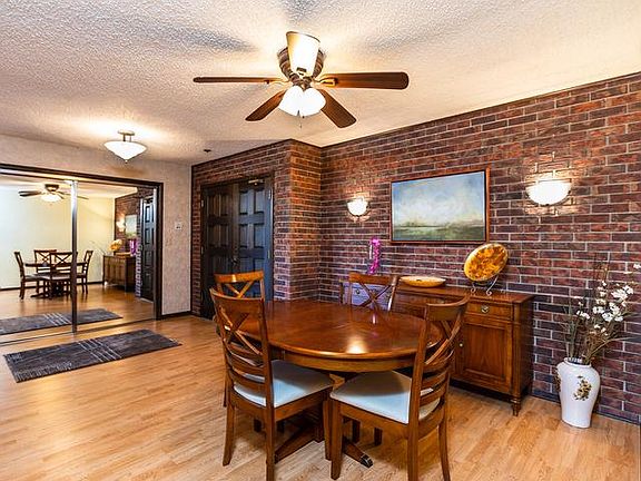4th image of 120 S Spruce Ave APT 403