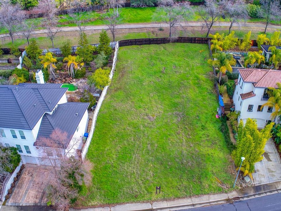 1st image of 324 Canyon Falls Dr