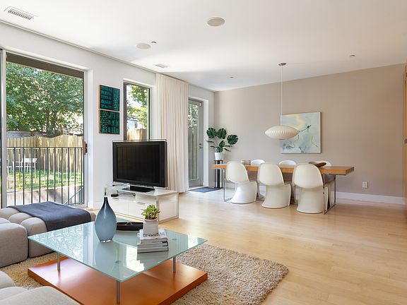 4th image of 318 13th St APT 1