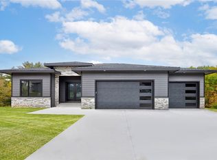 5796 Sunburst Dr, Pleasant Hill, IA 50327