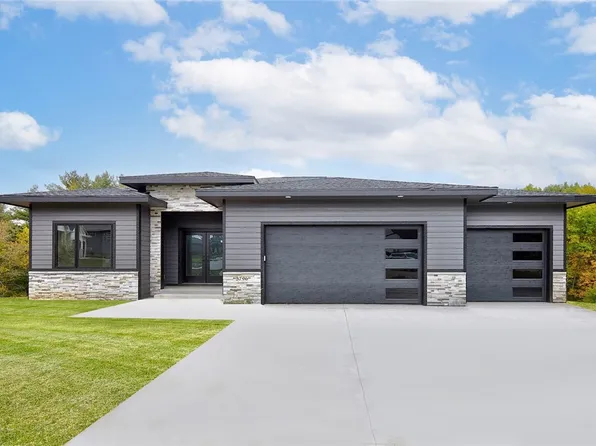 5796 Sunburst Dr, Pleasant Hill, IA 50327