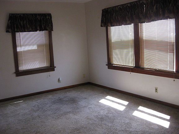 5th image of 483 N 6th St