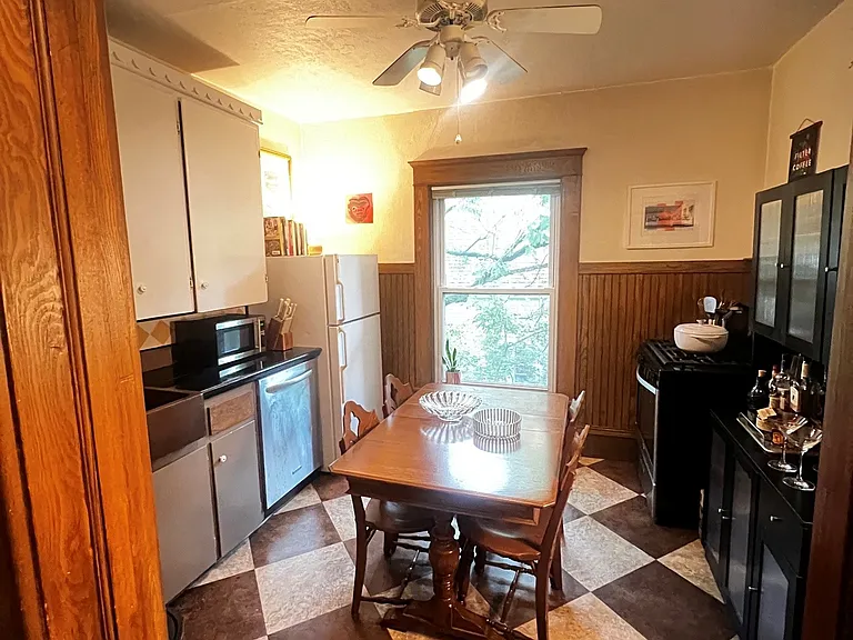 837 Innes St NE #1B — Photo 6