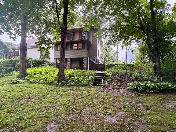 2nd image of 586 E Main St