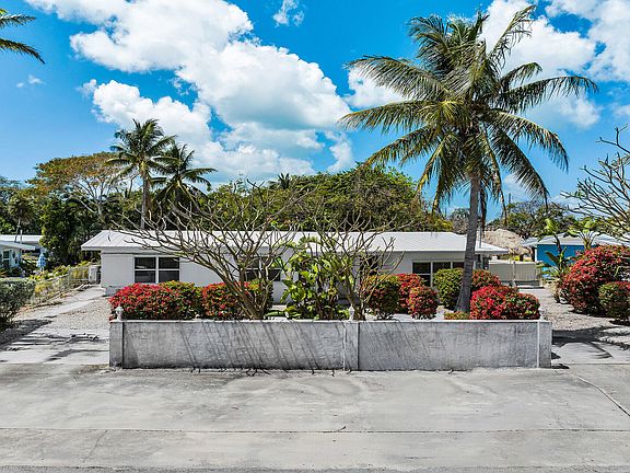 3rd image of 2705 Dolphin Dr