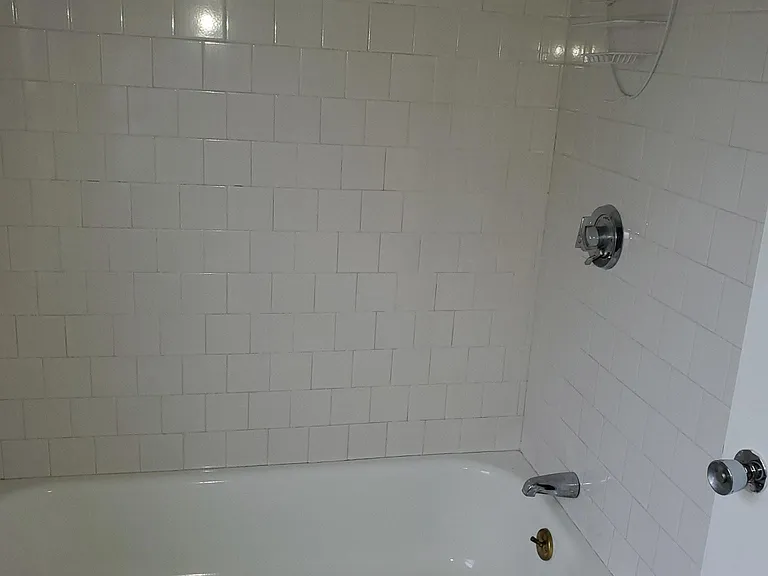 373 Chancery St — Photo 4