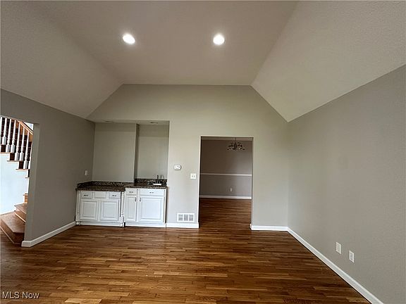 3rd image of 5330 Willow Ln