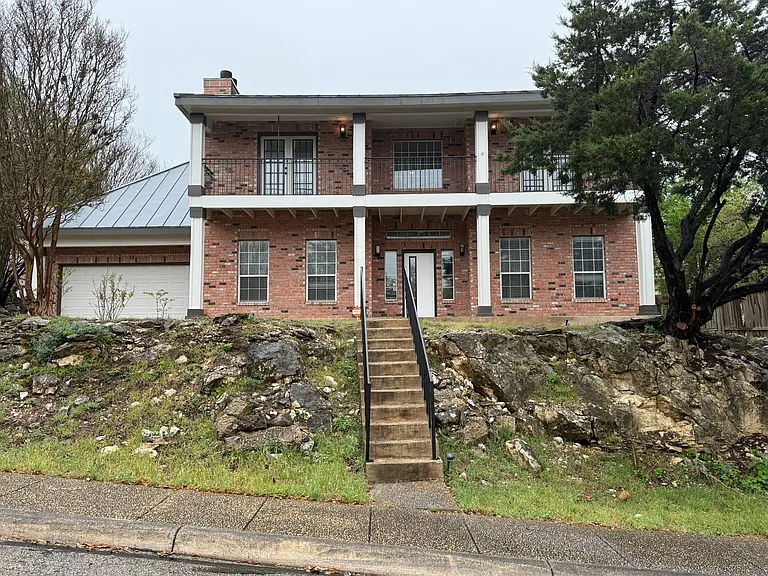 809 Almadin — Photo 32