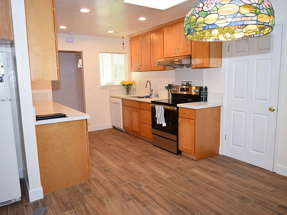 5th image of 1675 Longspur Ave