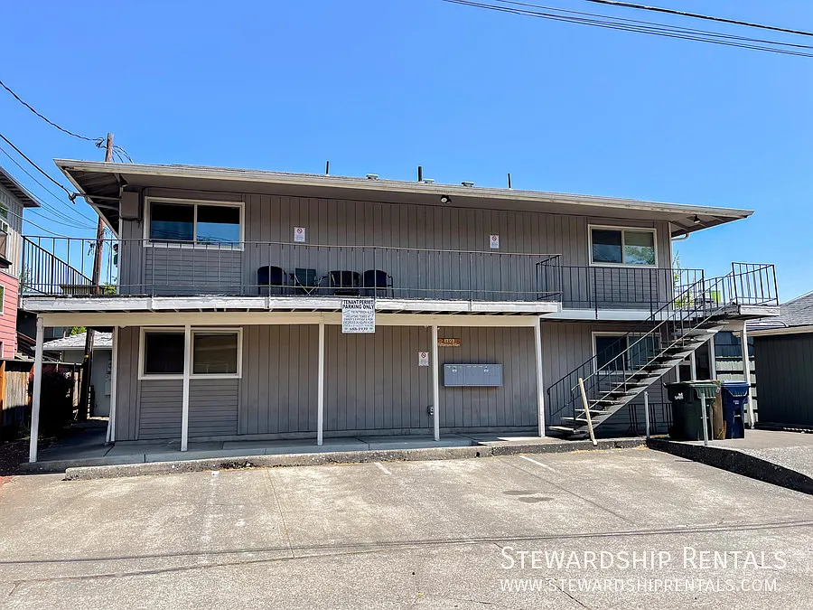 Cute efficiency studio close to campus! — Photo 1