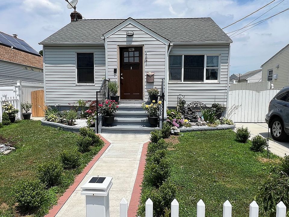 1st image of 1376 Malta St