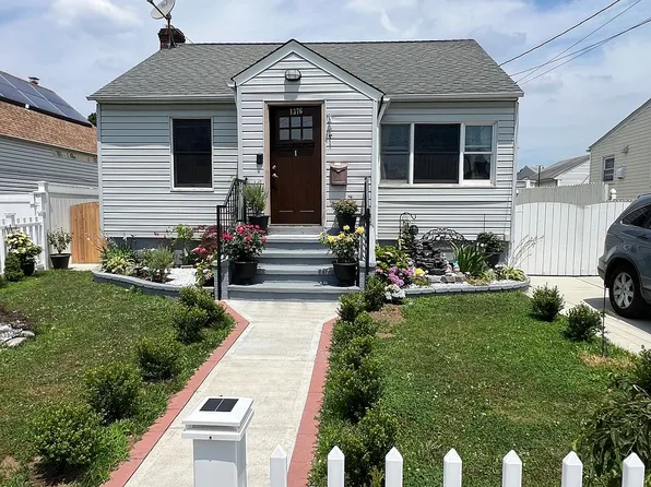 1376 Malta St, Elmont, NY 11003