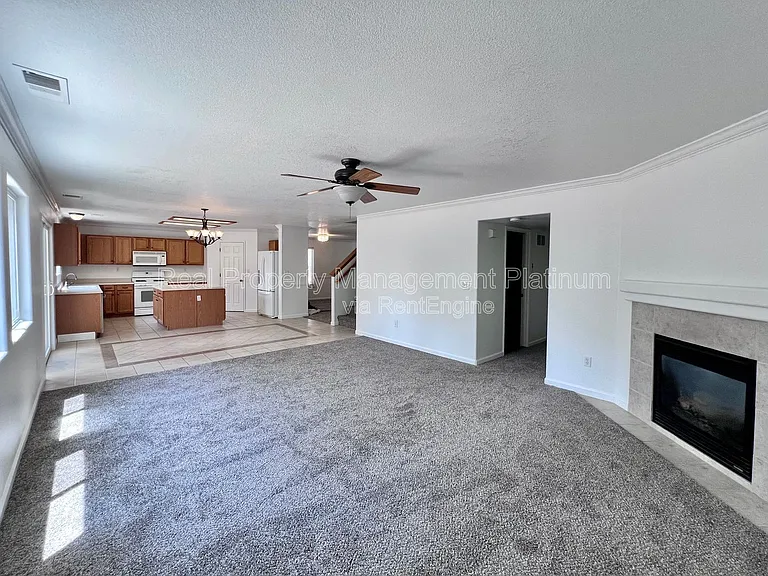 6054 E Hampton Way — Photo 3