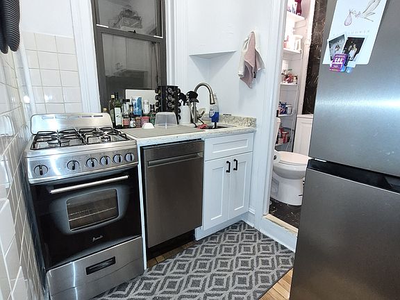 2nd image of 335 E 58th St APT 4F
