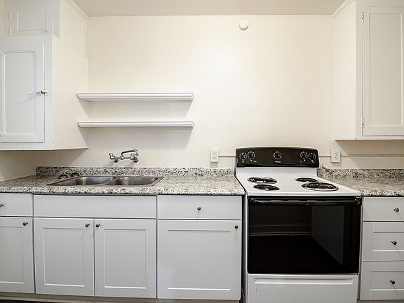 Terrace Court Apartments - Portland Oregon - Kitchen