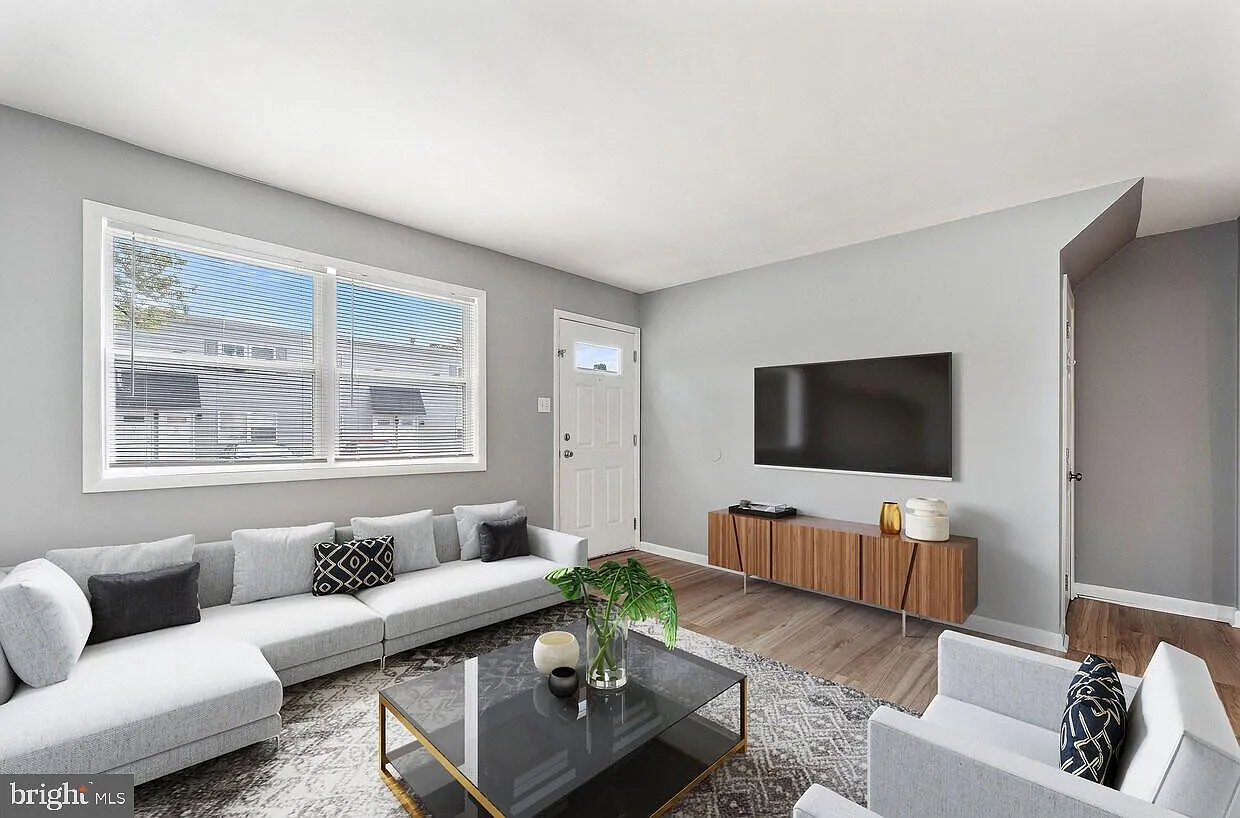 2 bed, 800 sqft, $1,900 — Photo 2