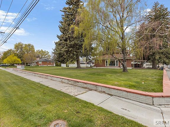 2nd image of 795 Saturn Ave