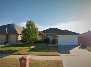 2732 SE 97th St, Moore, OK 73160