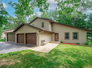 13739 Briarwood Ln, Roscoe, IL 61073