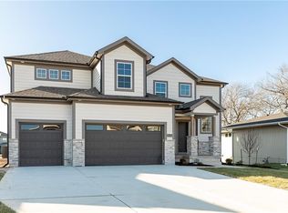 18456 Pawnee Ln, Overland Park, KS 66085