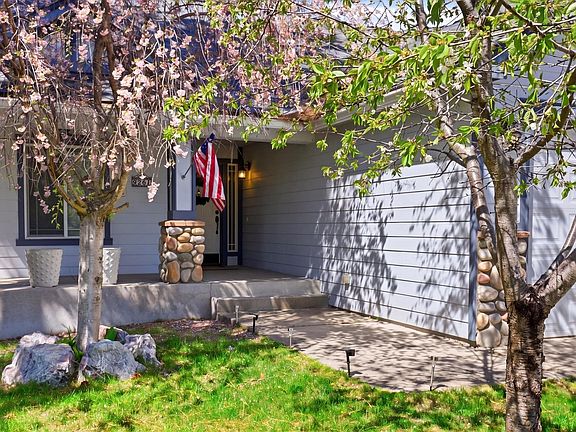 3rd image of 6261 Jenna Dr