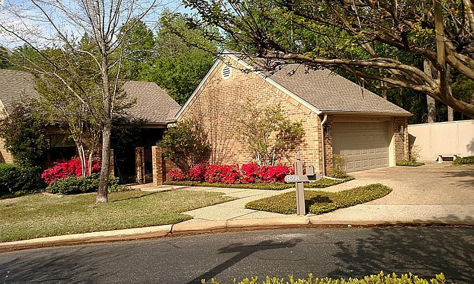 1st image of 828 Woodhall Ct