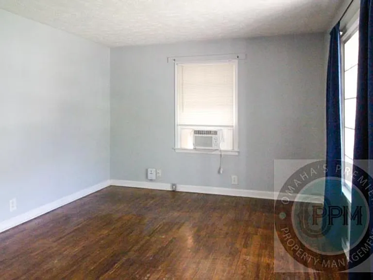 3305 N 55th St — Photo 4