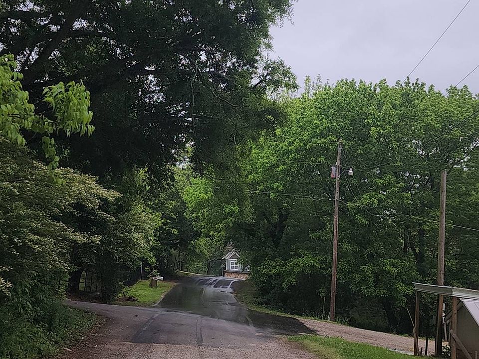 2nd image of 2402 Skelton Cir
