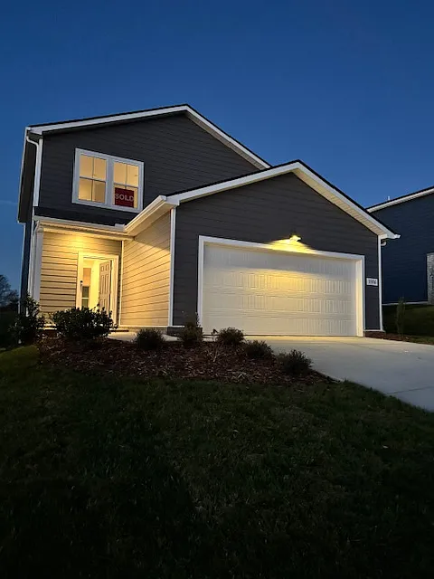 4 bed, 2199 sqft, $2,495 — Photo 3