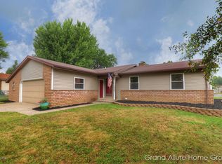 1335 Granada Dr NW, Grand Rapids, MI 49534