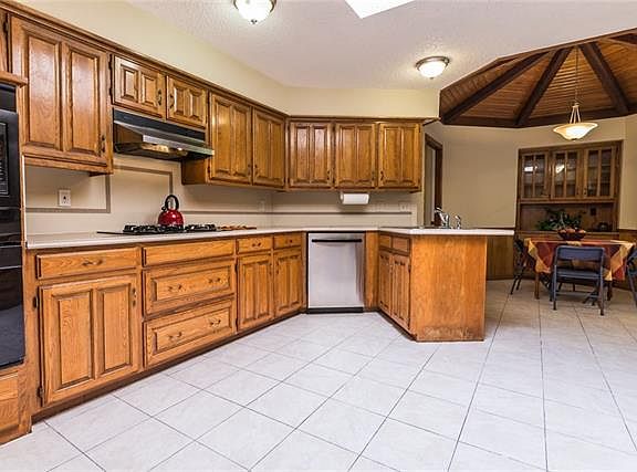 4th image of 2609 Dove Creek Ln