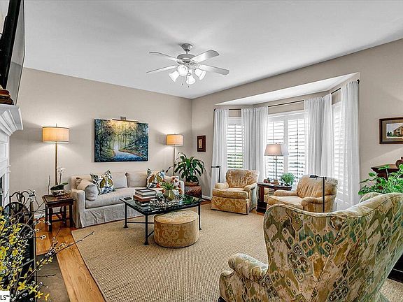 5th image of 48 Flintwood Dr