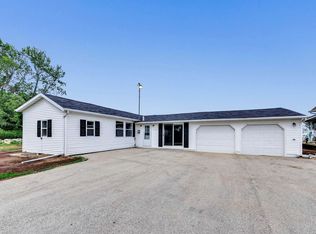6132 N Bayshore Rd, Oconto, WI 54153