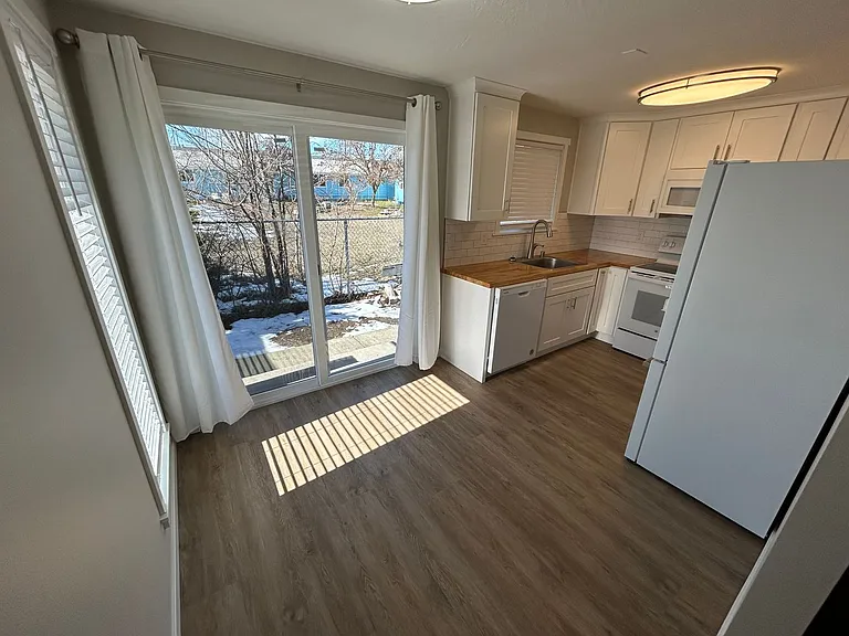 323 East Wabash Avenue — Photo 31